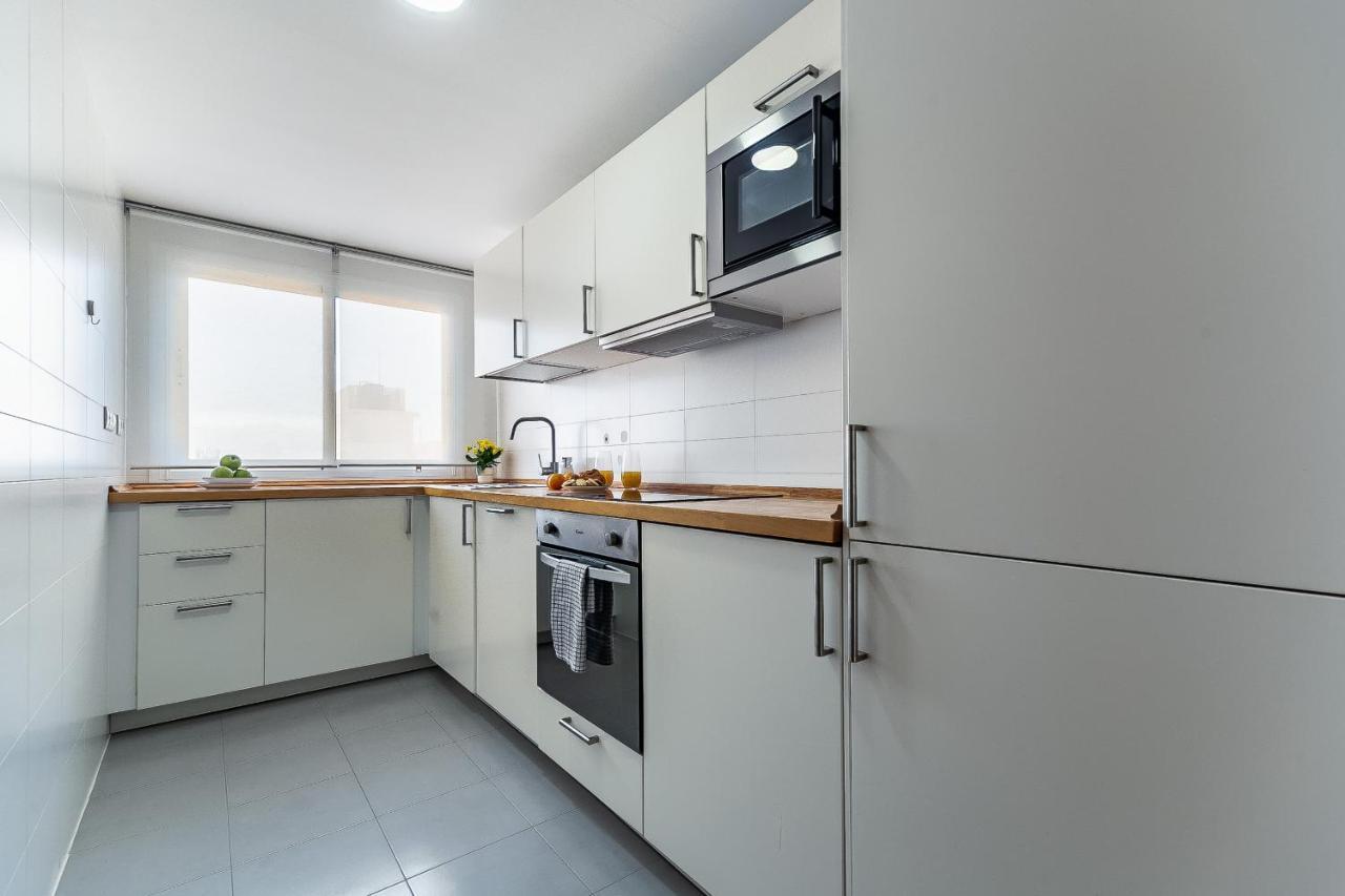 Modern Beach Apartment Valparaiso With Parking Малага Экстерьер фото