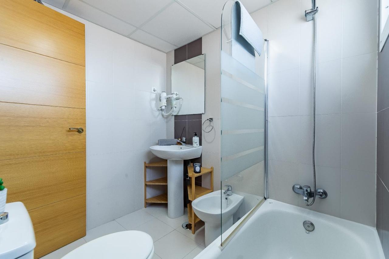 Modern Beach Apartment Valparaiso With Parking Малага Экстерьер фото