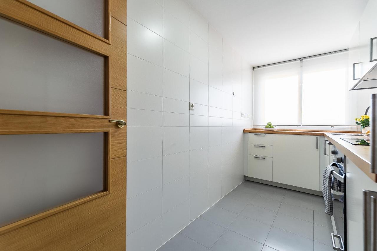 Modern Beach Apartment Valparaiso With Parking Малага Экстерьер фото